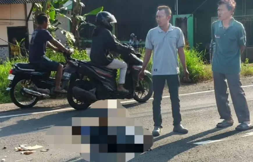 Kurang Hati-Hati saat Putar Balik, Warga Driyirejo Gresik Tewas Dihantam Pemotor Lain
