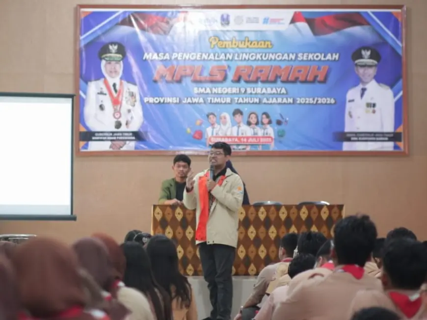 Datangkan Alumni, MPLS SMAN 9 Surabaya Ajak Siswa Baru Raih Prestasi Tanpa Sensasi