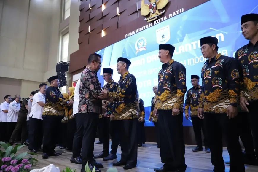 Wali Kota Batu Kukuhkan PABPDSI, BPD Diminta Jadi Motor Demokrasi Desa dan Mitra Strategis Pembangunan