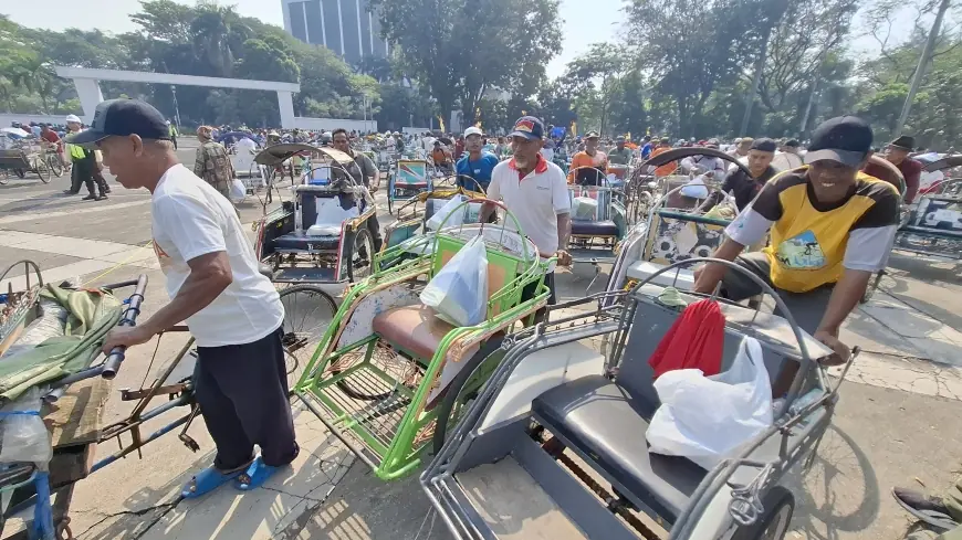 HUT ke-53 Petrokimia Gresik, Ratusan Tukang Becak di Terima Santunan