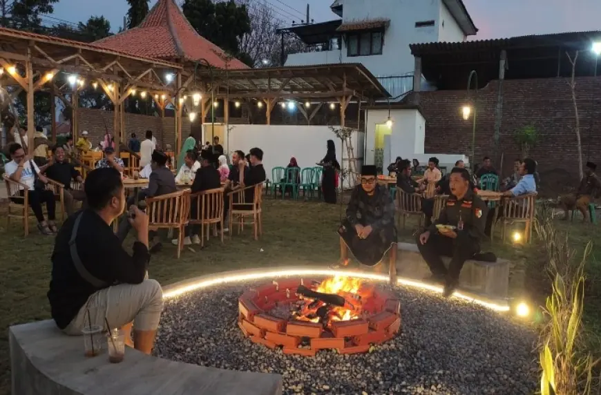 Asyiq Cafe di Probolinggo, Jujugan Nongkrong dengan Konsep Alam Terbuka dan Menu Khas Desa