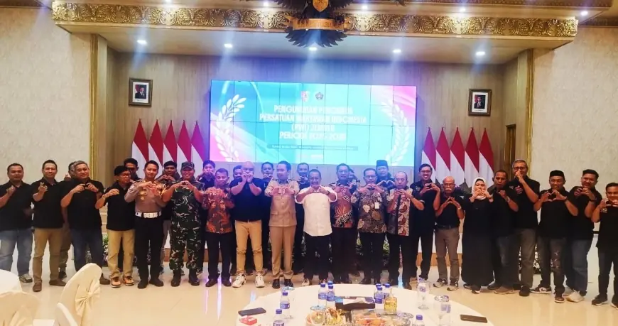 Pengurus PWI Jember Periode 2025-2028 Dikukuhkan, Bupati Fawait: Beri Kritikan yang Membangun