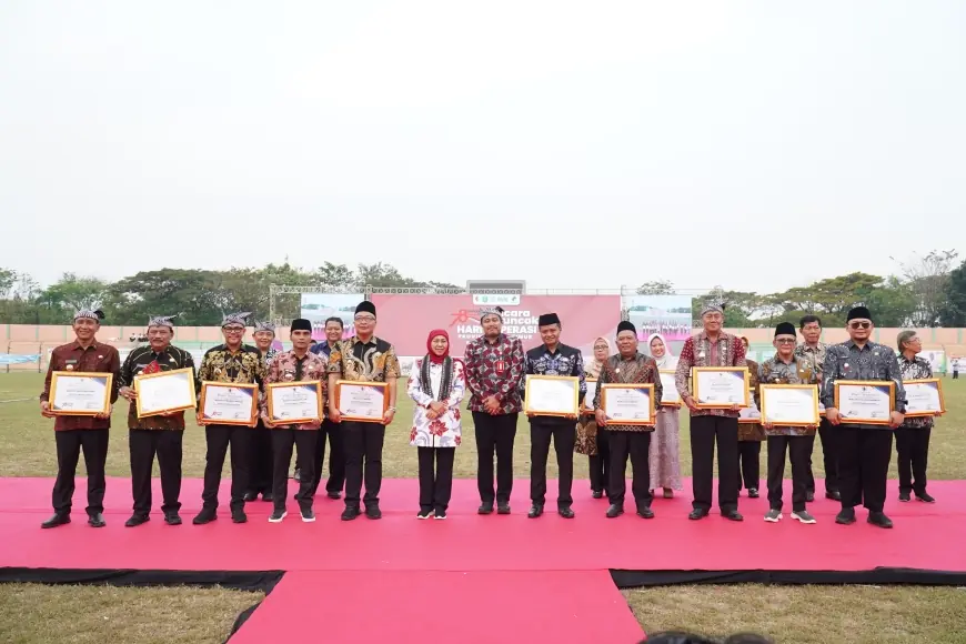 Bupati Nganjuk Raih Penghargaan Tokoh Pembina Koperasi dari Gubernur Jawa Timur