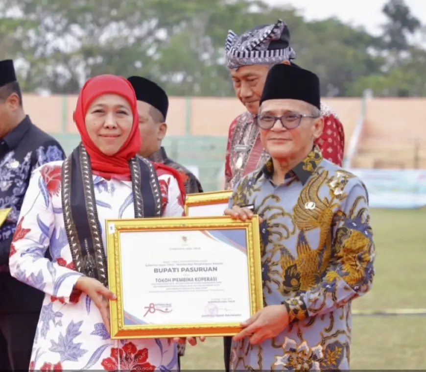 Bupati Pasuruan Terima Penghargaan dari Gubernur Jatim sebagai Tokoh Pembina Koperasi Merah Putih