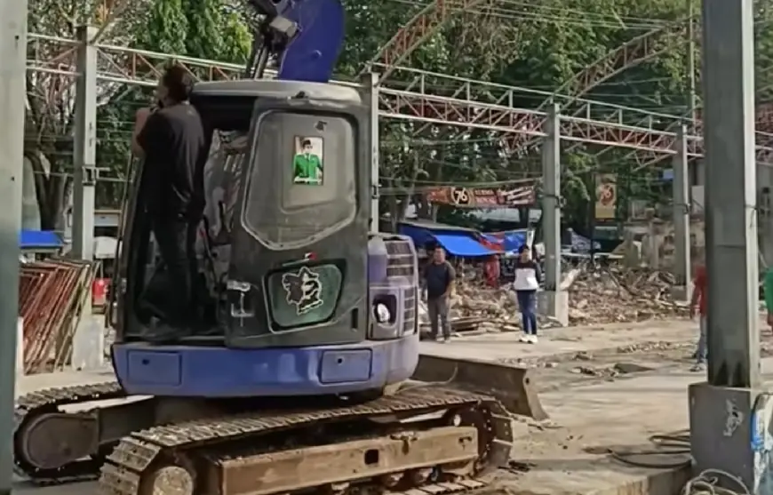 Pemkab Gresik Lakukan Revitalisasi Pasar Sidayu, Bangunan Mulai Dibongkar