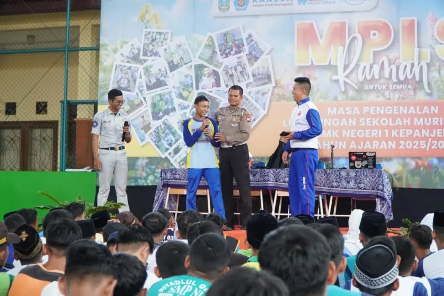 Pelajar SMKN 1 Kepanjen Ikuti Simulasi Keselamatan Berkendara oleh Satlantas Polres Malang