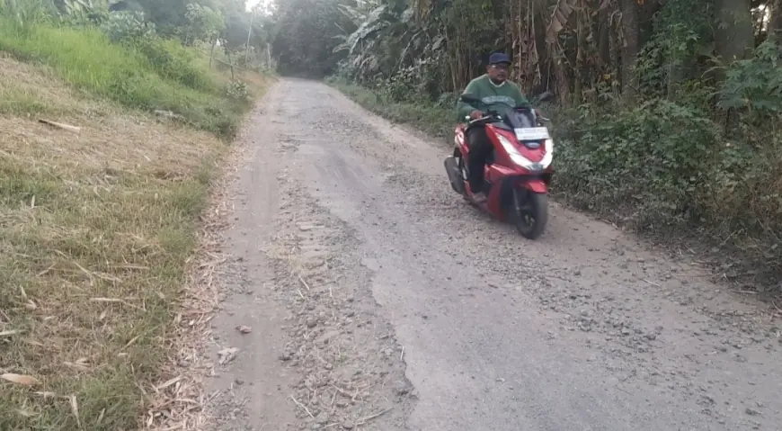 Jalan Rusak di Desa Juwet Nganjuk Tak Kunjung Diperbaiki, Warga Tagih Janji Politik
