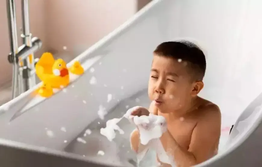Psikolog: Orang Tua Wajib Hormati Privasi Anak saat Mandi