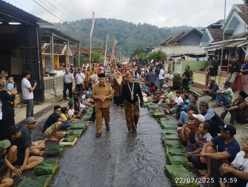 Bupati Malang Tinjau Bersih Desa dan HUT ke-93 Pujiharjo, Bahas Penanggulangan Banjir dan Perbaikan Jalan