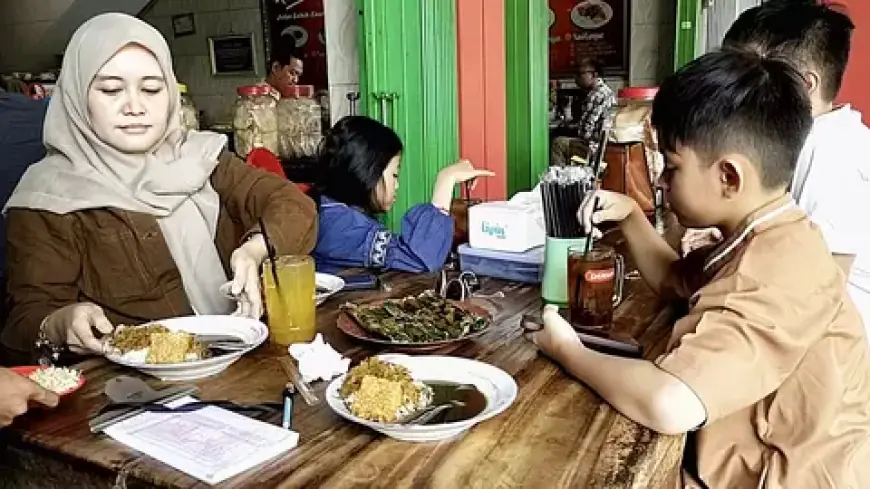 Rawon Pak Pangat, Sajian Khas Surabaya yang Melegenda sejak 1969