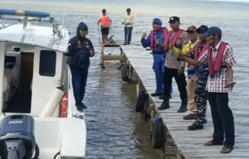 Cuaca Buruk, Perahu Nelayan di Gresik Tenggelam Diterjang Ombak