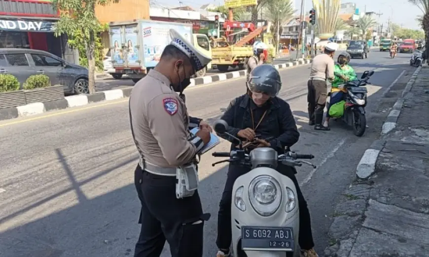 Polisi Garang Tindak Pemotor Tapi Melempem saat Truk ODOL Beroperasi Jadi Perbincangan Hangat di Media Sosial