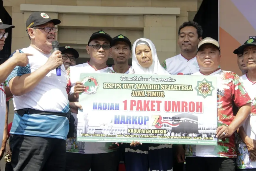 Jalan Sehat Peringatan ke-78 Harkopnas di Gresik Berhadiah Umroh