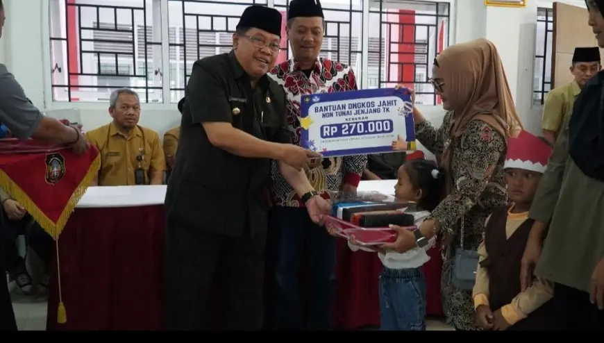 Imbas Penyesuaian Anggaran, Pengadaan Seragam Gratis bagi Siswa Baru di Kota Blitar Molor