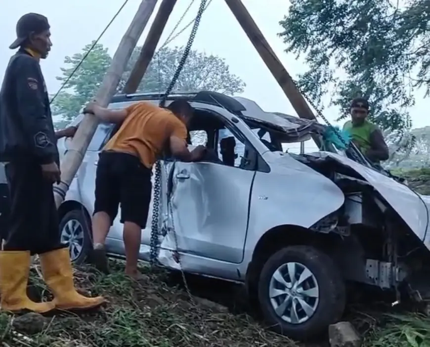 Satu Korban Minibus Terjun ke Jurang Pacet Mojokerto Dikabarkan Tewas
