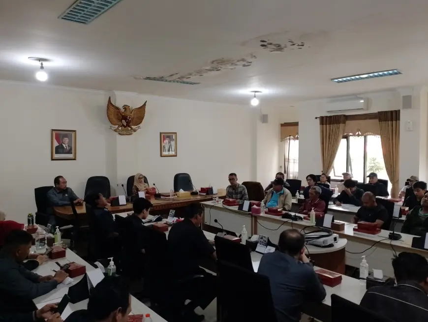 Warga Datangi DPRD Kota Batu, Tolak Pembangunan Dapur MBG di Lahan Hijau