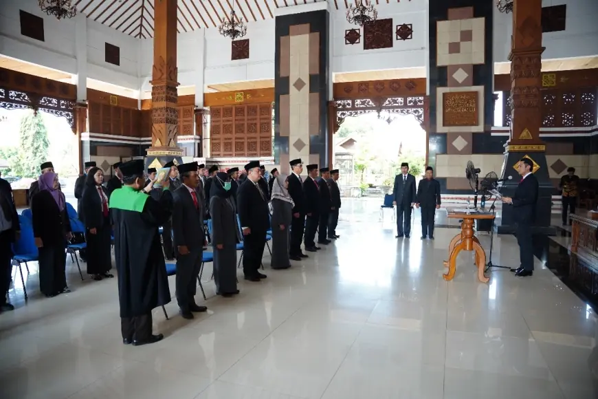 Bupati Tuban Lantik 8 Pejabat Pimpinan Tinggi Pratama, Dorong Inovasi dan Kemandirian Daerah