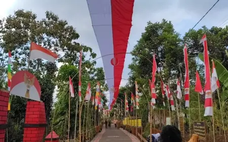 Tolak Bendera Bajak Laut, Warga Ngawi Bentangkan Merah Putih 500 Meter Sepanjang Jalan Desa