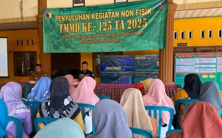 Kolaborasi TMMD Ke-125, Kominfo Jombang Ajari Masyarakat Desa Menulis