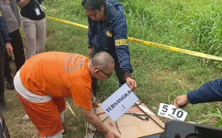Rekontruksi Mayat Terbungkus Kardus di Gresik, Tersangka Peragakan 53 Adegan