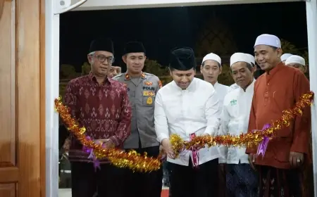 Gus Qowim Dampingi Wagub Jatim Resmikan Aula KH Imam Yahya Mahrus Ponpes HM Al Mahrusiyah III Ngampel