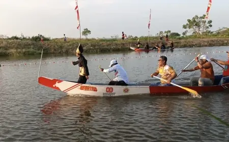 Gelar Lomba Dayung Aura Farming Pacu Jalur, Agustusan ala Warga Gresik