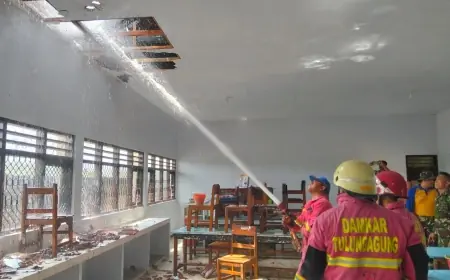 SMPN 1 Ngantru Terbakar, Api Diduga dari Pembakaran Lahan Tebu