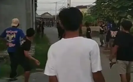 Lomba Gerak Jalan di Gresik Ricuh, Kaca Sekolah Pecah Terkena Lemparan Batu