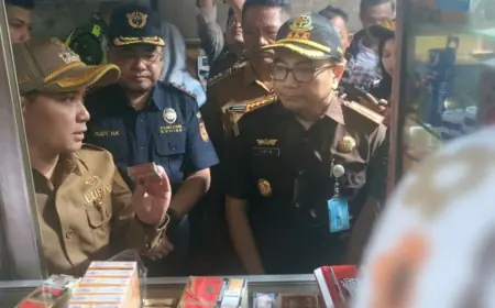 Blusukan ke Pasar, Bupati Mojokerto Ajak Pedagang Gempur Rokok Ilegal