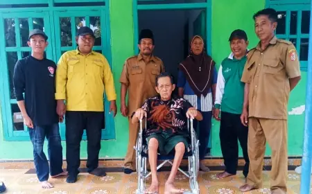 Dinsos Jember Salurkan Kursi Roda untuk Warga Difabel di Kencong