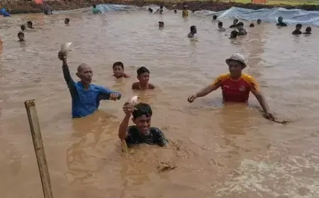 Seru! Warga Ngawi Berebut Ikan 2 Kuintal Sambut HUT ke-80 RI