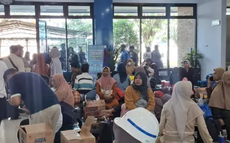 Kapal Penumpang di Gresik Terbakar, Ratusan Warga Selamat