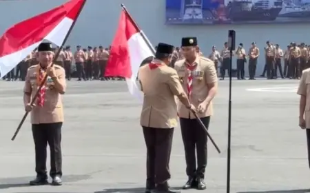 Peringatan Hari Pramuka di Surabaya, Bupati Tuban Terima Bendera Merah Putih