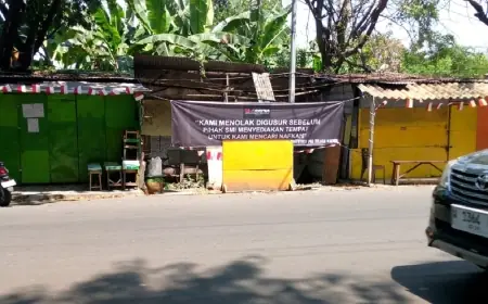 Terancam Digusur tanpa Relokasi, 35 Lapak PKL di Gresik Protes Minta Keadilan