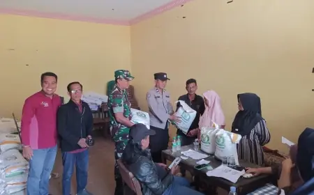 Pemdes Kamondung Salurkan Bantuan Beras 20 Kg, Pj Kades Pastikan Tepat Sasaran