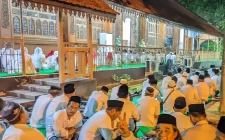 Doakan Mojokerto Kondusif, Kiai Asep Kumpulkan Ratusan Warga di Rumah Dinas Bupati