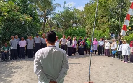 Semarak HUT ke-80 RI, Puluhan ODGJ dan Difabel di Blitar Ikuti Upacara Pengibaran Bendera Putih