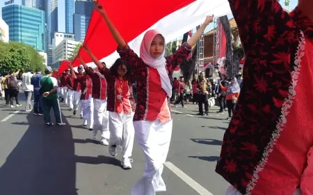 Bendera Merah Putih 14,9 Km Karya Pelajar di Jatim Pecahkan Rekor MURI