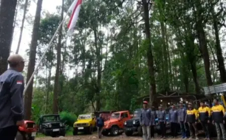 Komunitas Jeep Sarangan Gelar Upacara HUT ke-80 RI di Lereng Lawu