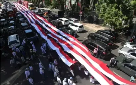 Jawa Timur Pecahkan Rekor MURI, Bentangkan Merah Putih Raksasa di Surabaya