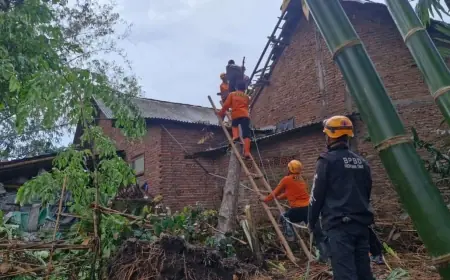 Derasnya Hujan, Kencangnya Angin: Rumah Warga Desa Pekalangan Bondowoso Rusak