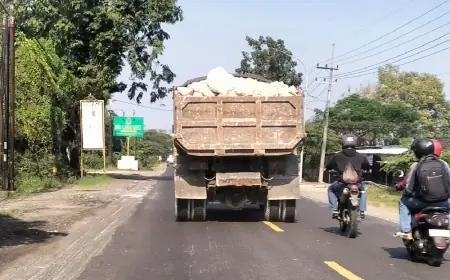 Aturan Jam Operasional Dilanggar, Truk Besar di Gresik Masih Melenggang