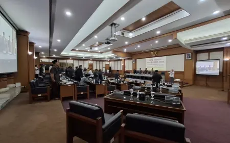 Belasan Anggota DPRD Gresik Bolos Rapat Paripurna Perubahan APBD 2025