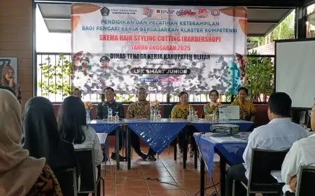 Tak Hanya Laki-Laki, Delapan Perempuan di Blitar Ikuti Pelatihan Barbershop dari Dana Cukai
