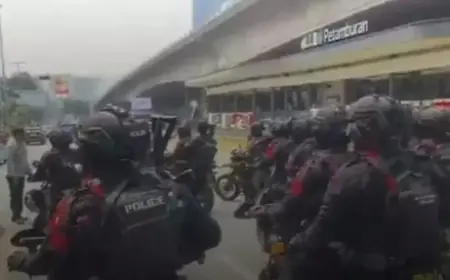 Komisi II DPR: Demo di Senayan Adalah Hak Rakyat, Asal Tak Anarkis