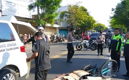 Pesepeda Tewas Terlindas Truk Gandeng di Simpang Empat Jepun Tulungagung