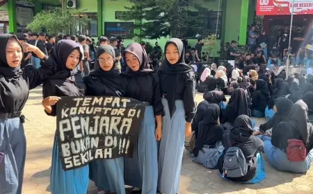 Ratusan Siswa SMAN 1 Kampak Trenggalek Unjuk Rasa, Tuntut Transparansi Penggunaan Dana Iuran