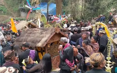 Ribuan Warga Wonokitri Pasuruan Gelar Nyadran, Puncaki Perayaan Hari Raya Karo di Lereng Bromo