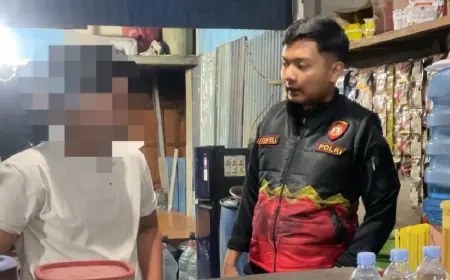 Polisi Sita 33 Botol Miras saat Razia Warkop di Gresik, Penjual Terancam Tipiring