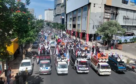 Jangan Sampai PAKERIN Jadi Sritex Jilid II, Ribuan Buruh Kepung Surabaya Tuntut Upah dan Perlindungan Kerja